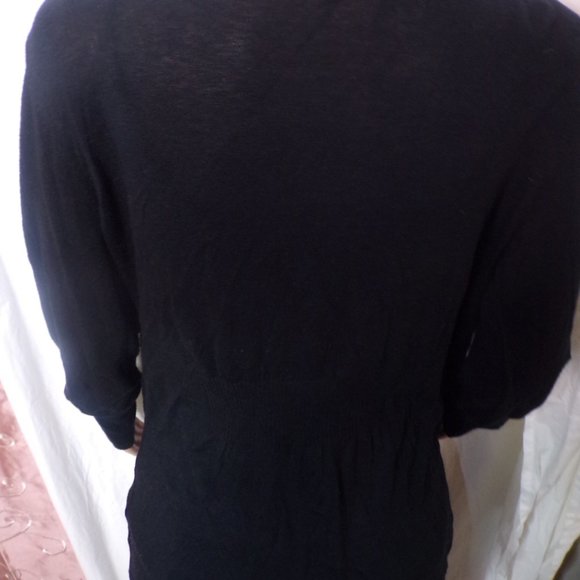 Open Black Sweater (L) - Picture 7 of 7